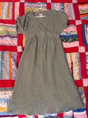 GAP Sage Green Crinkled V‑Neck Maternity Midi Dress - never worn